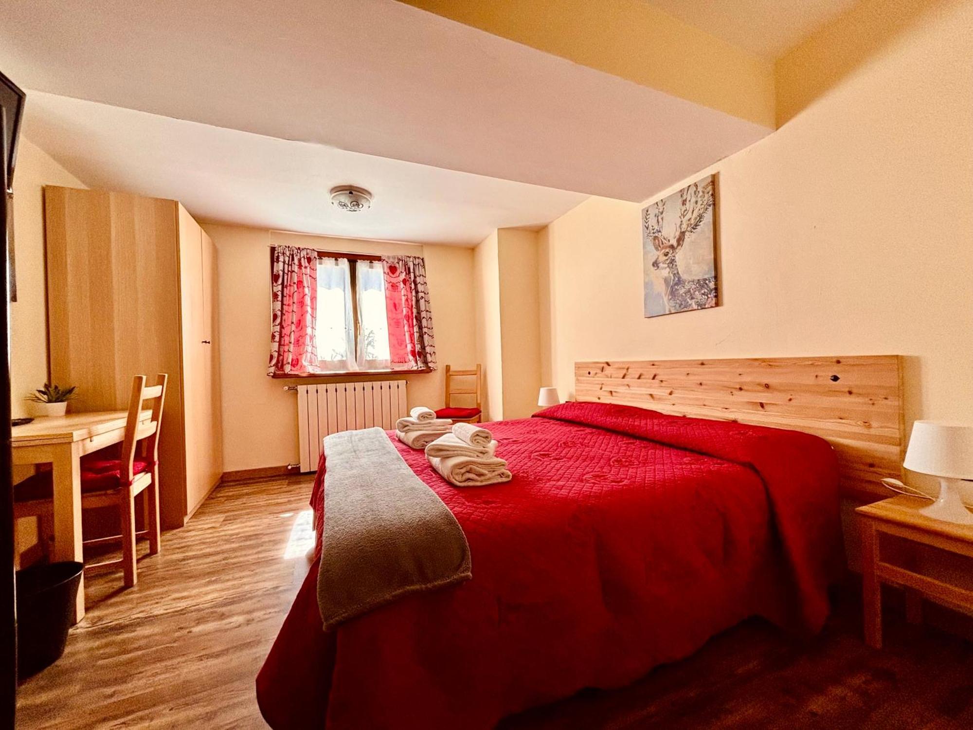 Hotel Piccolo Chalet Claviere Exterior foto