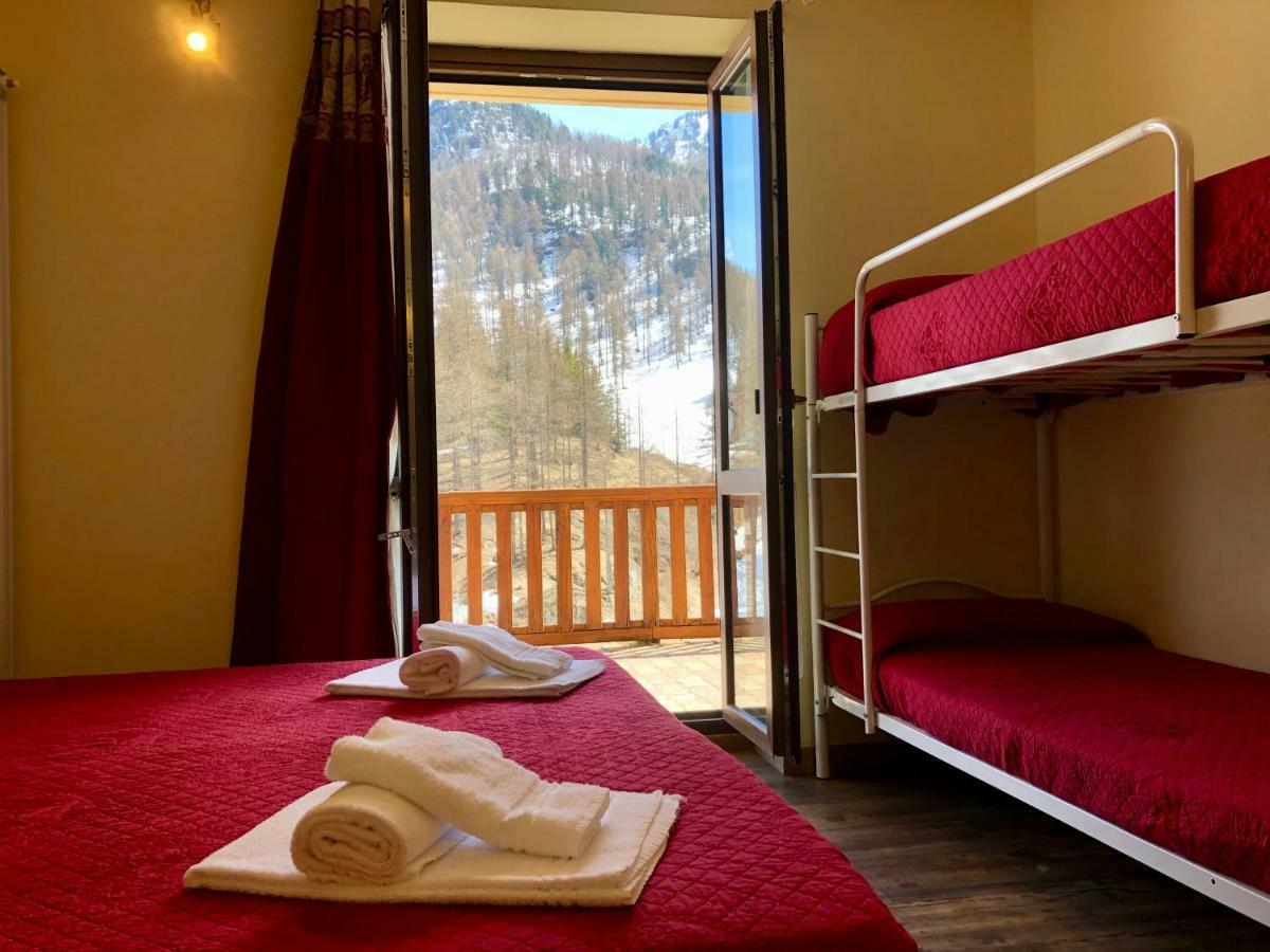 Hotel Piccolo Chalet Claviere Exterior foto